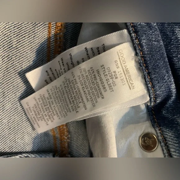 Good American Jeans - Picture 5 of 6
